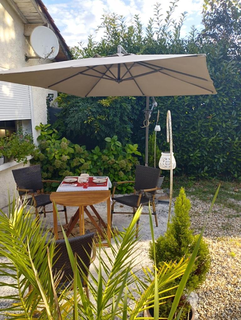 Au Cœur de Ménestérol Chambre Émotion Montpon-Menesterol Exterior foto